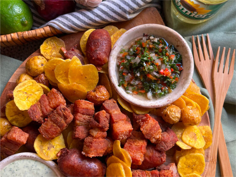 PICADA CON SALSAS PARA ACOMPAÑAR (MAYONESA VERDE Y CHIMICHURRI)